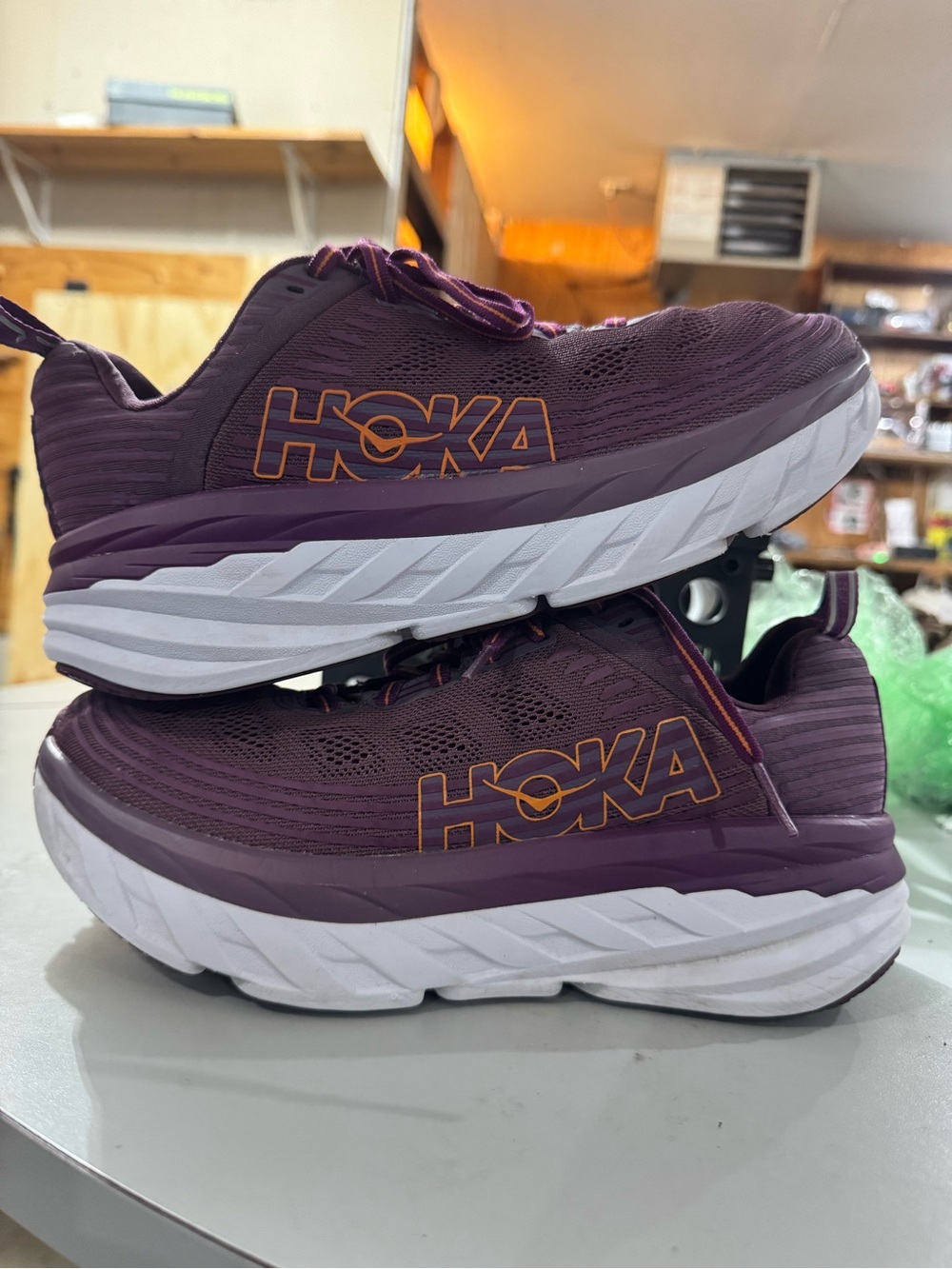 Hoka one one Women’s Bondi 6 Running Shoes size 8